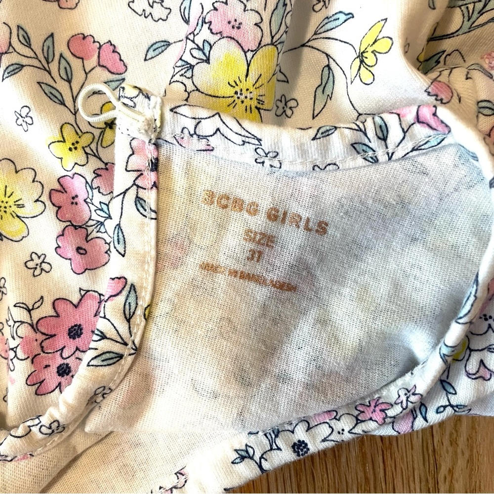 BCBG girls floral shirt with ruffle detail size 3T - Picture 4 of 8